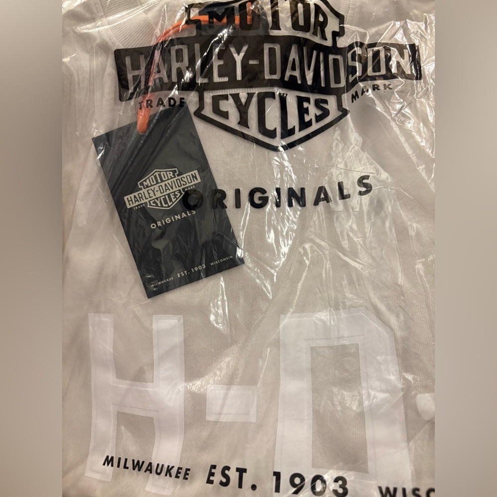 NWT Harley-Davidson H-D Boxy Men’s Beige and White Logo Tee size medium